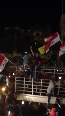 Güney Lübnanlı gençler Suriye ve Hizbullah bayraklarıyla kutlama yaptı 14