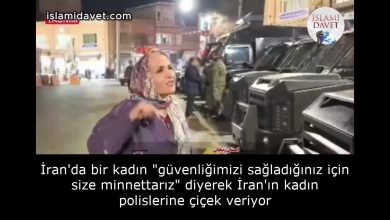 İran'da bir kadın "güvenliğimizi sağladığınız için size minnettarız" diyerek İran'ın kadın polislerine çiçek veriyor 57