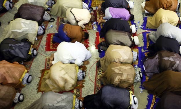 News in Picture: Iraqis hold unity Friday Prayers