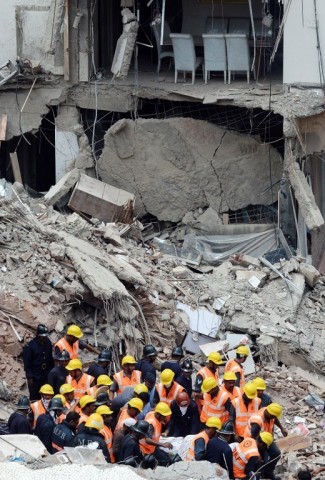 INDIA-ACCIDENT-BUILDING-COLLAPSE