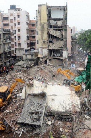 INDIA-ACCIDENT-BUILDING-COLLAPSE