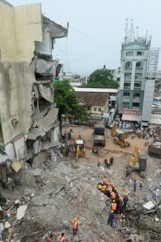 INDIA-ACCIDENT-BUILDING-COLLAPSE