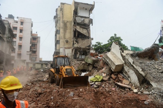 INDIA-ACCIDENT-BUILDING-COLLAPSE