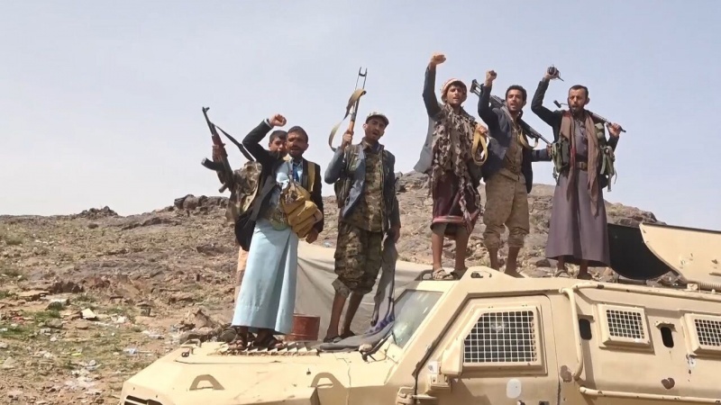 Yemen güçleri, Taiz yaylalarını kıyı şeridine bağlayan birkaç dağı ele geçirdikten sonra batı kıyı şeridinin kontrolünü sağladı.