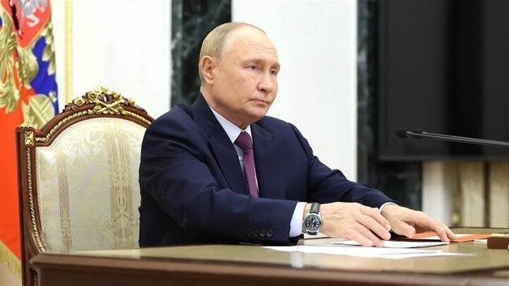 Kremlin: Putin, El-Şaraa'ya telefonla yaptığı açıklamada Rusya'nın Suriye'nin birliğini ve toprak bütünlüğünü desteklediğini teyit etti.