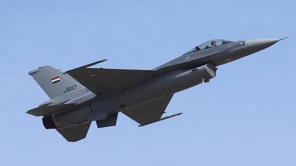 Irak Güvenlik Medya Birimi: Diyala Valiliği'nin Bahraz ilçesinin güneyinde, liderlerinden birinin de bulunduğu bir terörist birliğine yönelik iki hava saldırısı düzenlendi.