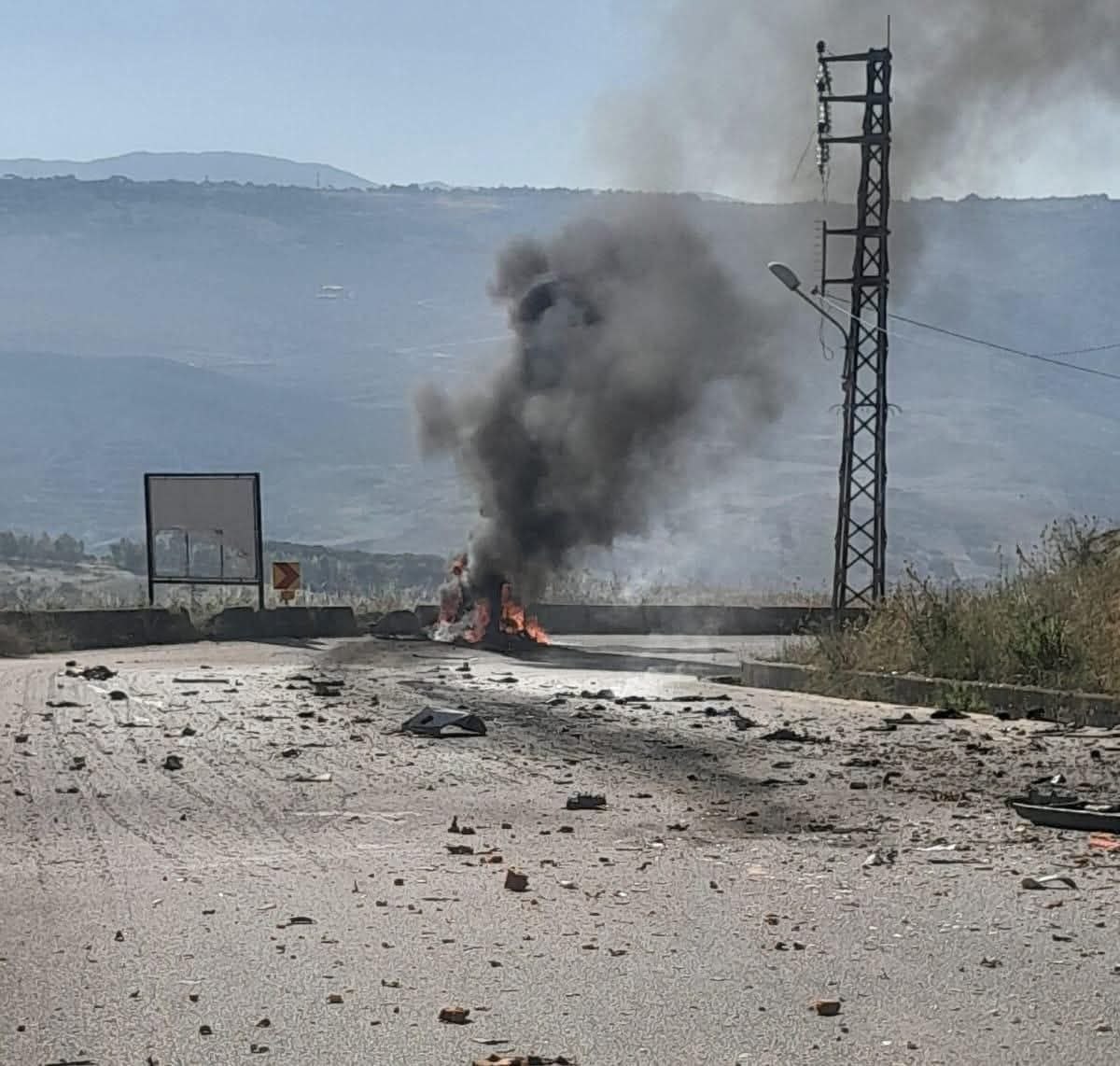 Lübnan ordusu, işgalci rejimin El-Halidiye - En-Nabatiye yolundaki bir askeri araca düzenlediği saldırıda, aralarında bir subayın da bulunduğu birkaç Lübnan askerinin şehit olduğunu açıkladı.