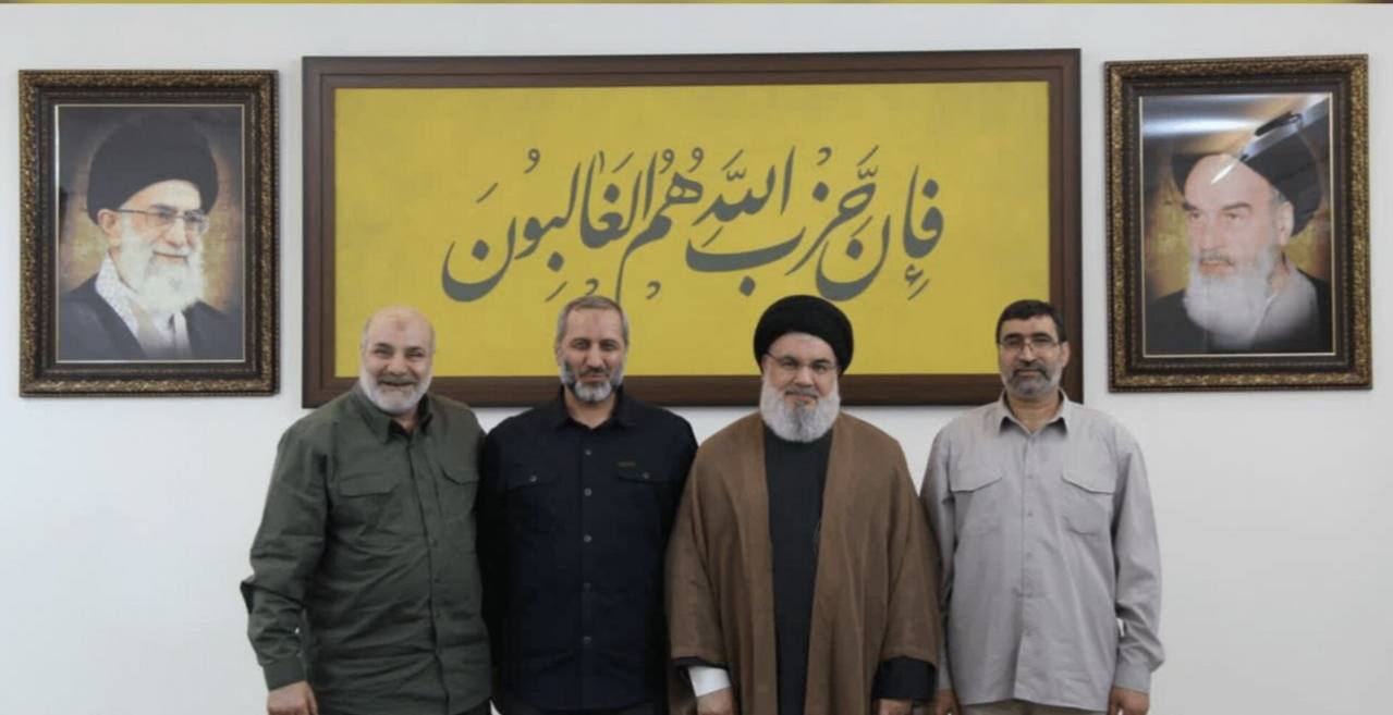 Hava Kuvvetleri Komutanı Süleyman Seyid Mecid Musavi'nin, şehitler Seyid Hasan Nasrallah, Muhammed Reza Zahidi ve Mahmud Bağeri ile birlikte bir fotoğrafı
