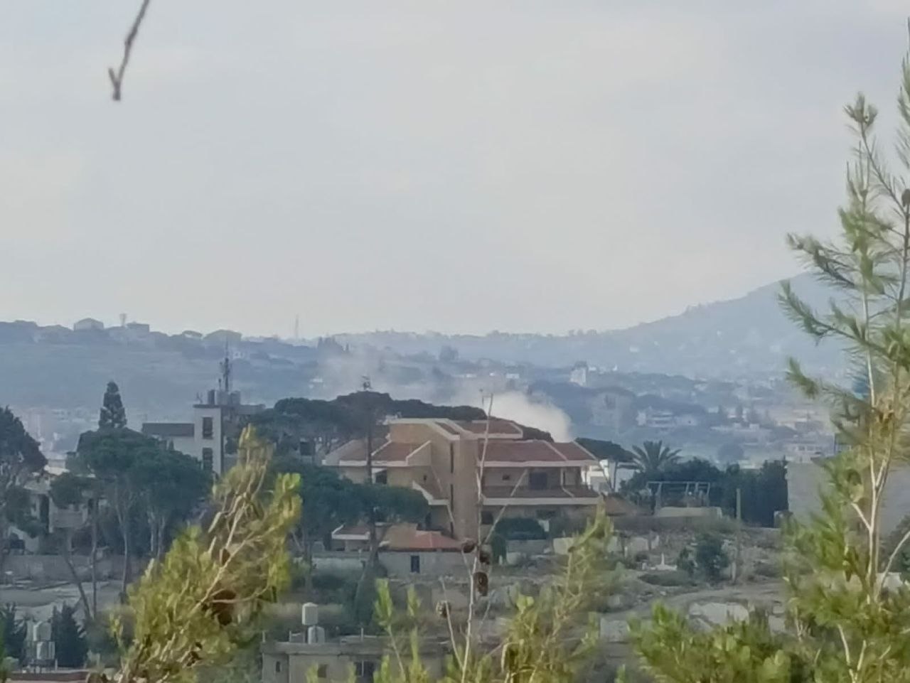 Siyonist rejim, Lübnan'ın güneyindeki Nabatiyeh'e yönelik saldırılarına devam ediyor.