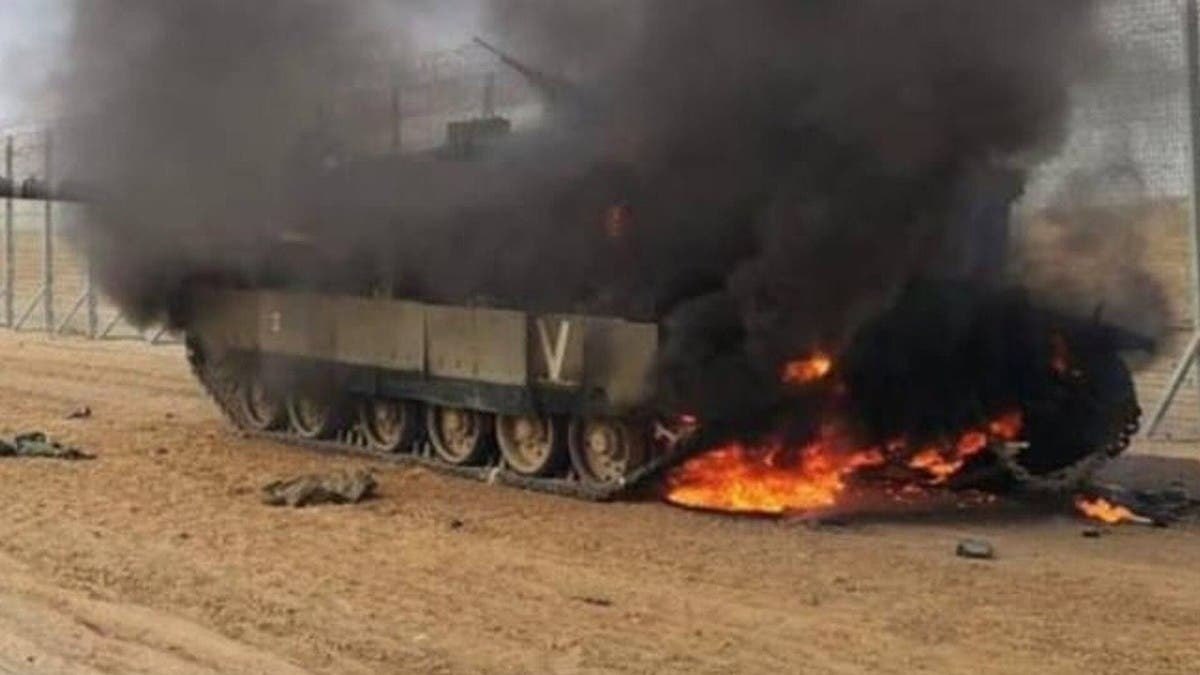 Lübnan medyası: Lübnan halkı güneye döndüğünde, Hizbullah savaşçıları tarafından yakılan çok sayıda İsrail askeri aracına tanık oldu; geriye sadece enkazları kaldı. İsrail rejimi, ani geri çekilme nedeniyle enkazları toplama fırsatı bulamadı.