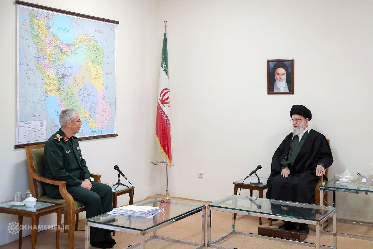 İlk kez yayınlandı; Şehit Korgeneral Bagheri'nin, Şehit lider ile bir arada olduğu fotoğraf