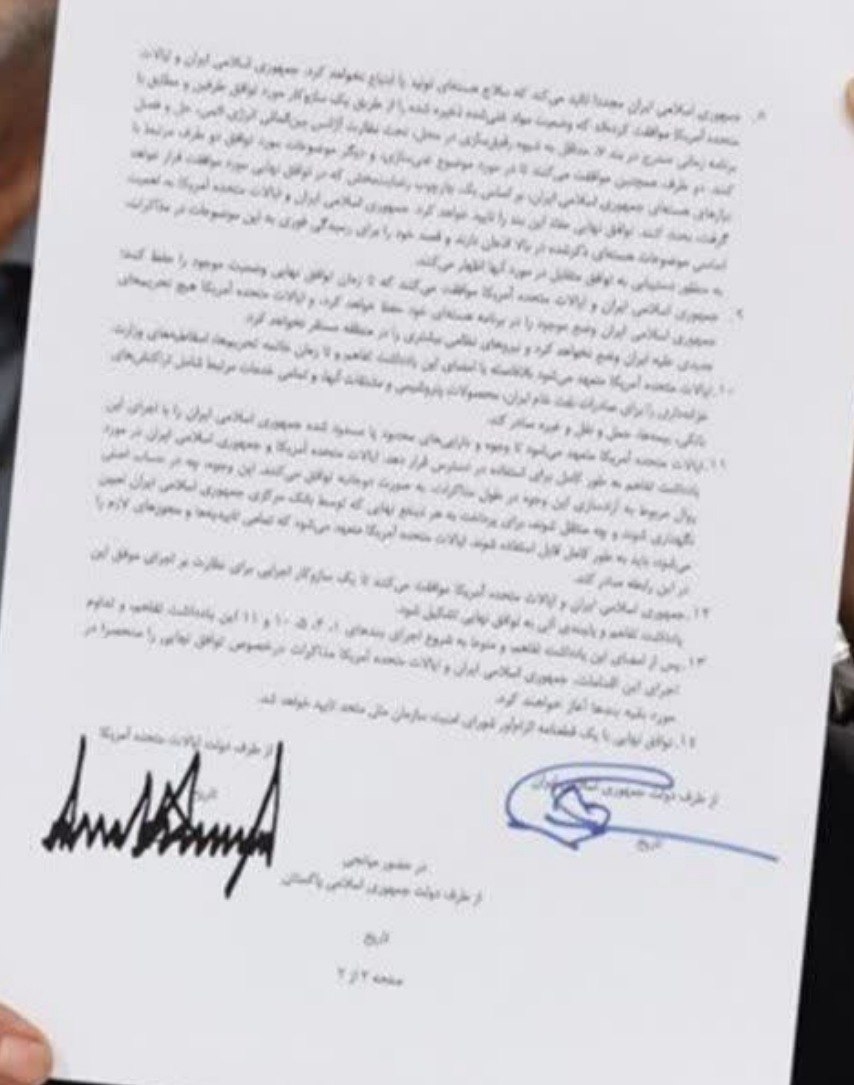 Trump ve Pezeşkiyan, mutabakat zaptını Farsça ve İngilizce olarak imzaladılar.