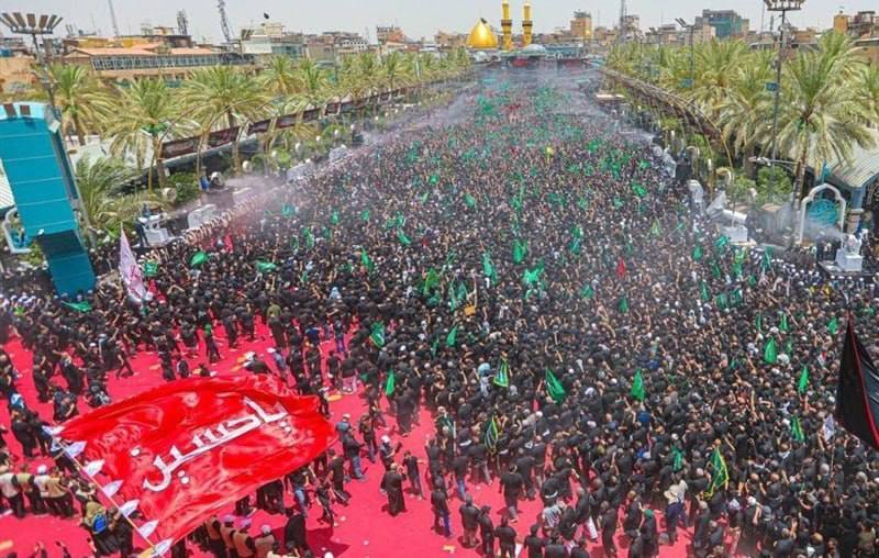 Kerbela'da öğle vakti Aşura geleneksel matem töreninden görüntüler