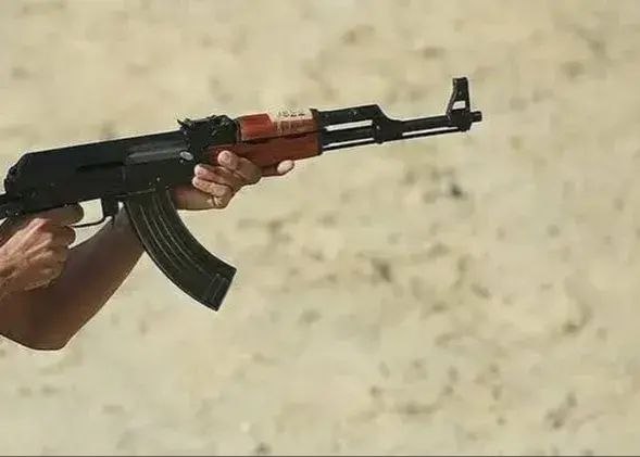 Tasnim: Bu gece iranın Baneh şehrindeki bir kontrol noktasına silahlı teröristler tarafından düzenlenen saldırıda 3 güvenlik gücü mensubu şehit oldu, 5 kişi de yaralandı.