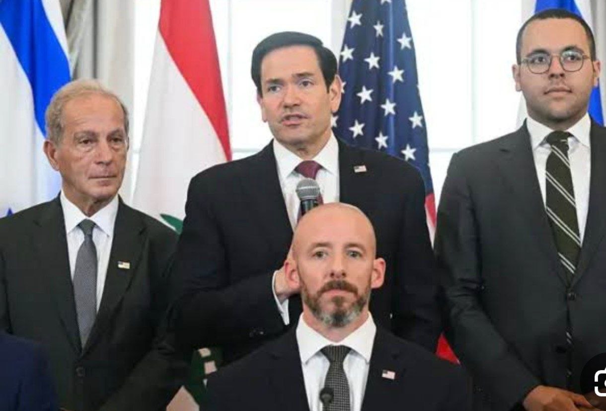 Axios: İran'ın Lübnan dosyasını ABD ile müzakerelerine dahil etmedeki başarısı, İsrailli ve Lübnanlı yetkilileri şaşırttı; onlar bu hamleyi Hizbullah'ın rolünü güçlendiren ve İran'ın Lübnan'daki nüfuzunu meşrulaştıran bir adım olarak değerlendirdiler.