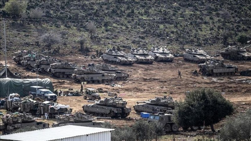 Haaretz askeri kaynaklara dayandırarak bildiriyor: İsrail ordusu henüz Lübnan bölgelerinden çekilme emri almadı, ancak Furun, Ghanduriye ve Batı Zotr köylerini geri çekilme için belirledi.