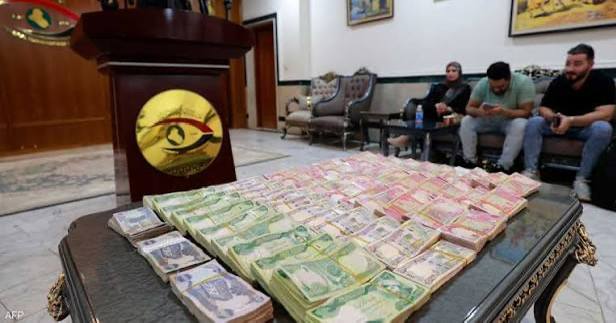 Wasit: Yolsuzlukla Mücadele Komisyonu'na sevk edilen büyük yolsuzluk davaları, şartnamelere aykırı projelere bir trilyon dinar harcandığını doğruluyor.