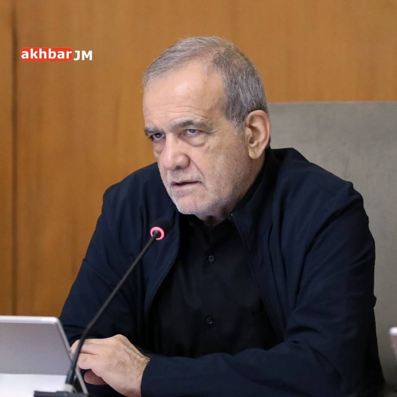 Pezeşkiyan: Devrim Lideri 