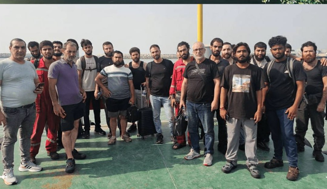 İran, Hürmuz Boğazı'nda yaşanan deniz kazasında mürettebatı kurtardı