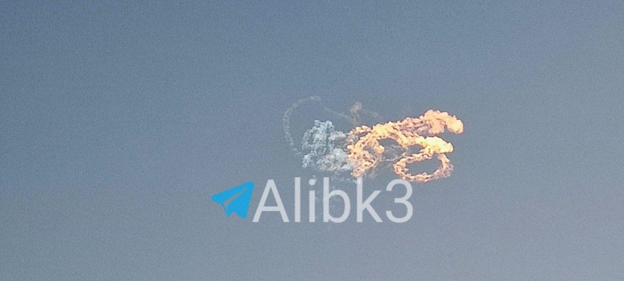 İran'dan Fatih 110 füzelerinin Bahreyn'deki Amerikan üslerine ateşlendiği bildirildi.