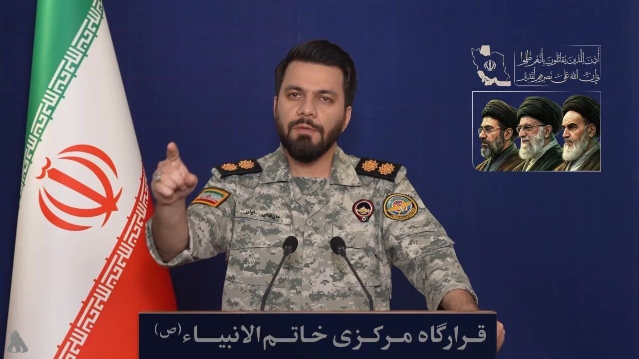 İran'ın Hatemül Enbiya Merkezi Komutanlığı, Hürmüz Boğazı'nın hala kapalı olduğunu ve eğer herhangi bir geminin boğazdan geçmesi gerekiyorsa, bunun yalnızca belirlenen rota üzerinden ve önceden duyurulan düzenlemelere uygun olarak yapılması gerektiğini belirtiyor.