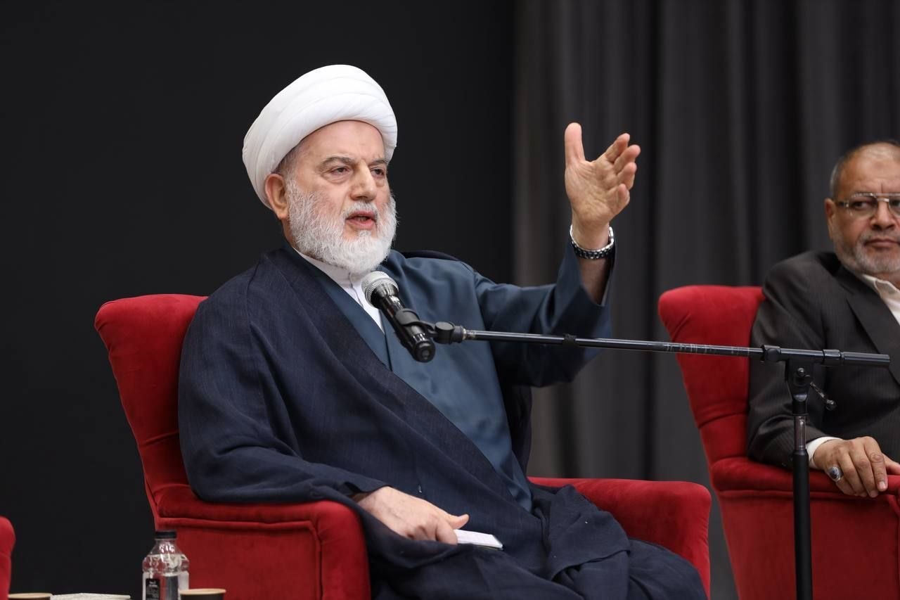 Irak Yüksek İslam Meclisi Başkanı Şeyh Husam Hamudi: Irak halkı, yanında olanları asla terk etmeyecek ve dünya, Seyyid Hamanei Şehit'in cenaze törenindeki coşkularını görecek.