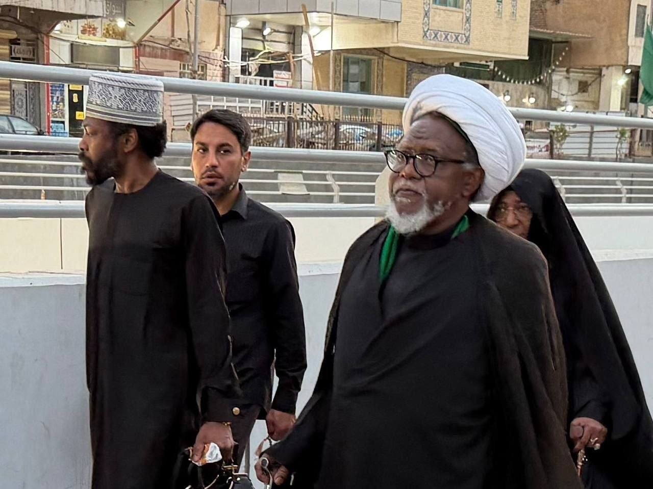 Nijerya'daki İslam Hareketi lideri Şeyh İbrahim Zakzaki, Necef'te şehit liderin cenaze törenine katıldı.