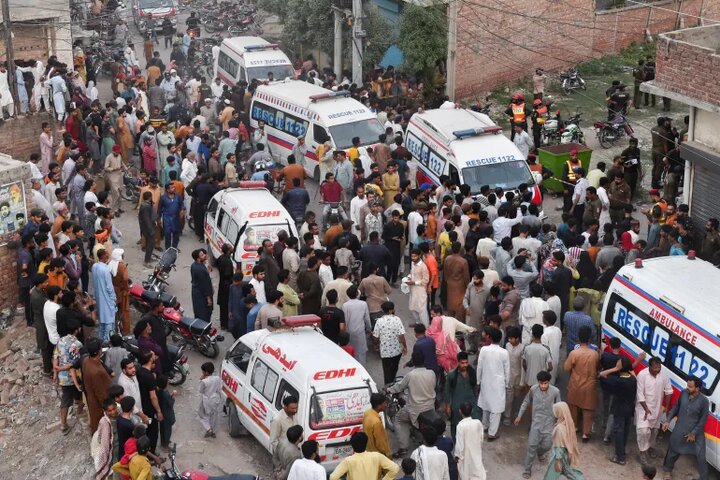 Pakistan'da eğitim merkezinin çatısı çöktü: 14 çocuk hayatını kaybetti