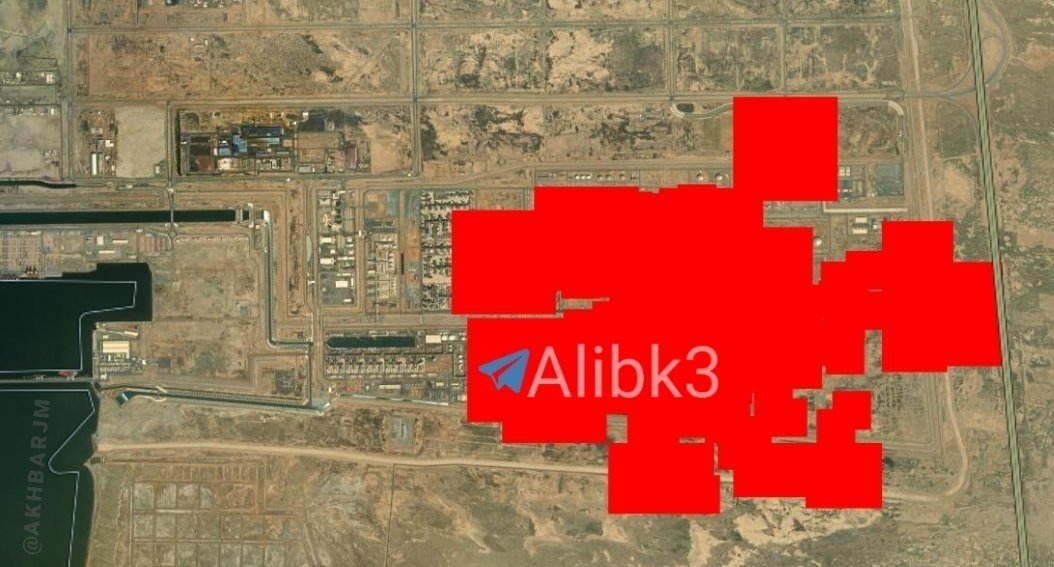 Uydu görüntüleri, Yemen'in Ensarullah hareketi tarafından yapılan saldırının üzerinden 30 saat geçmesine rağmen Suudi Arabistan'daki Cizan rafinerisinin hala yangınlar içinde olduğunu gösteriyor.