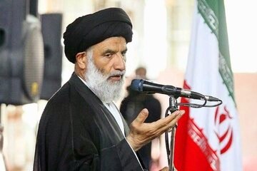 Ahvaz İmamı: Nükleer enerji bizimle ilgili bir meseledir ve iç bir konudur. Eğer bunu kabul etmiyorlarsa, gelsinler ve savaşsınlar.