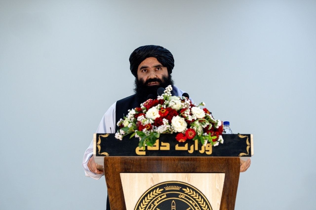 Taliban hükümetinin İçişleri Bakanı Sirajuddin Haqqani herkesin birliği koruması gerekmektedir.