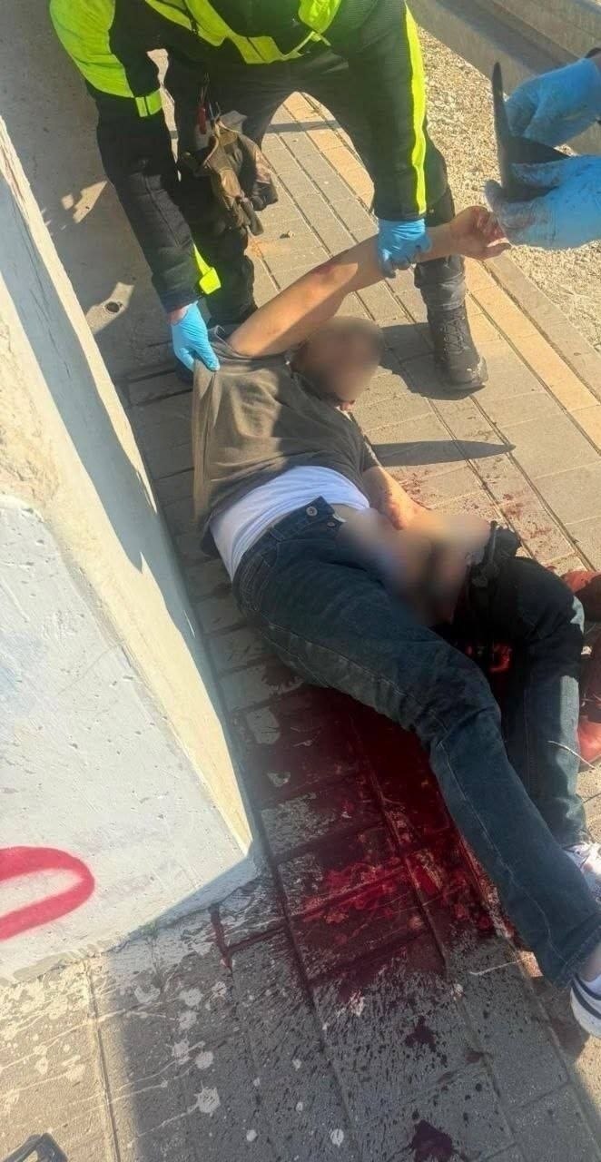 Esirler İşleri Müdürlüğü ve Esirler Kulübü: İsrail ordusu, Ramallah'ın doğusundaki Burka kasabasından 25 yaşındaki Aws Akram Ma'tan'ı, Karamelo kavşağında işgal güçleri tarafından ayağından vurulduktan sonra gözaltına aldı.