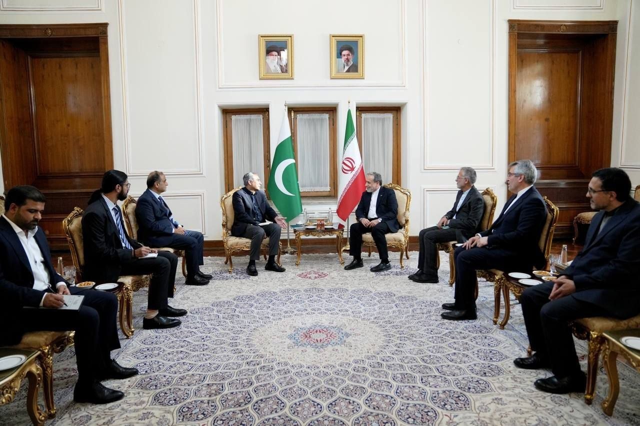 İran ve Pakistan yetkilileri arasında Tahran'da görüşme