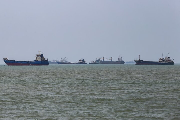 Hürmüz Boğazı'ndan geçerken Umman yakınlarında bir tanker vuruldu