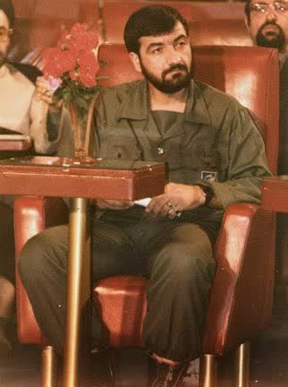 Sardar Muhsin Rızai, Rehber'in (Seyyid Mücteba Hamaney) Yüksek Ulusal Güvenlik Konseyi'ndeki temsilcisinin İran-Irak Savaşı döneminden bir fotoğrafı