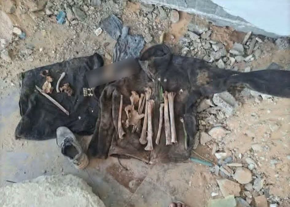 Gazze Şeridi'nin kuzeyindeki Cebeliye kampında, El-Faluja mezarlığı yakınlarındaki yıkılmış evlerin enkazı arasında bir şehidin kalıntıları bulundu.
