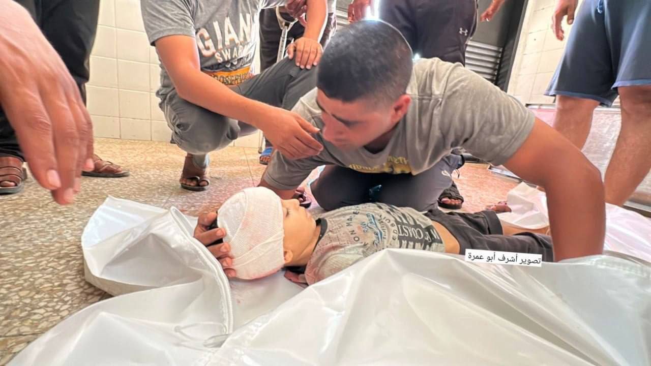 4 yaşındaki Muhammed Abdul Salam Hassan Taha, kısa bir süre önce Gazze Şeridi'nin merkezinde Siyonist İsrail'in bombalı saldırısı sonucu şehit oldu
