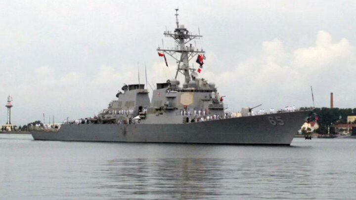 ABD'ye ait bir destroyer Güney Çin Denizi'nde 4 gün boyunca elektriksiz kaldı.