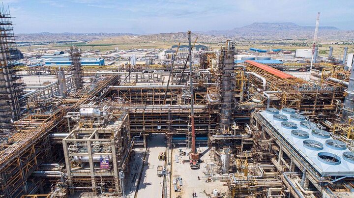 İran, yaptırım uygulanan 2.000 petrokimya bileşenini yerli üretimle üretiyor.