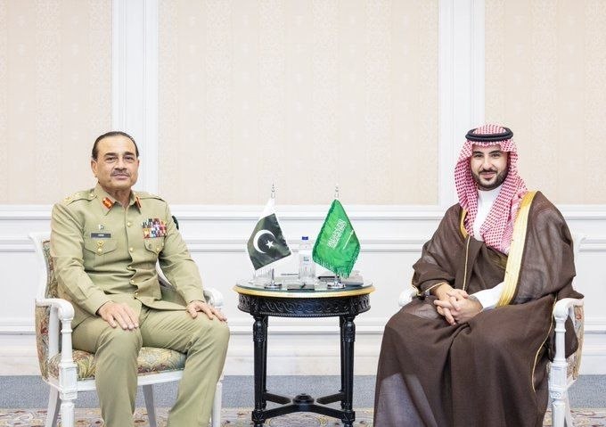Suudi Arabistan Savunma Bakanı, Pakistan Ordusu Komutanı ile görüştü.
