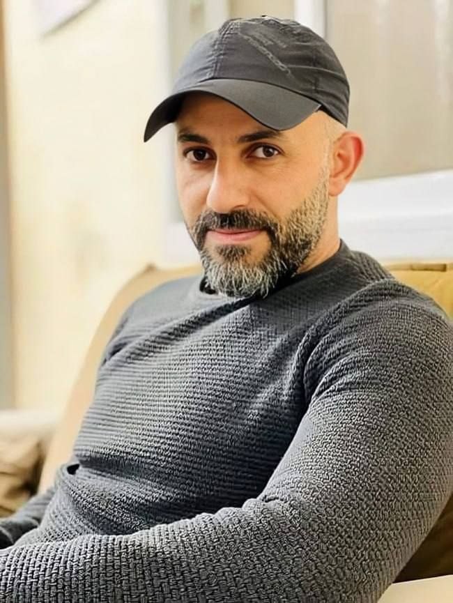Ceninli tutsak Assem Jamal Abu Al-Haija, tutsak Cemal Abu Al-Haija'nın oğlu, işgal hapishanelerinde 40 ay geçirdikten sonra serbest bırakıldı.