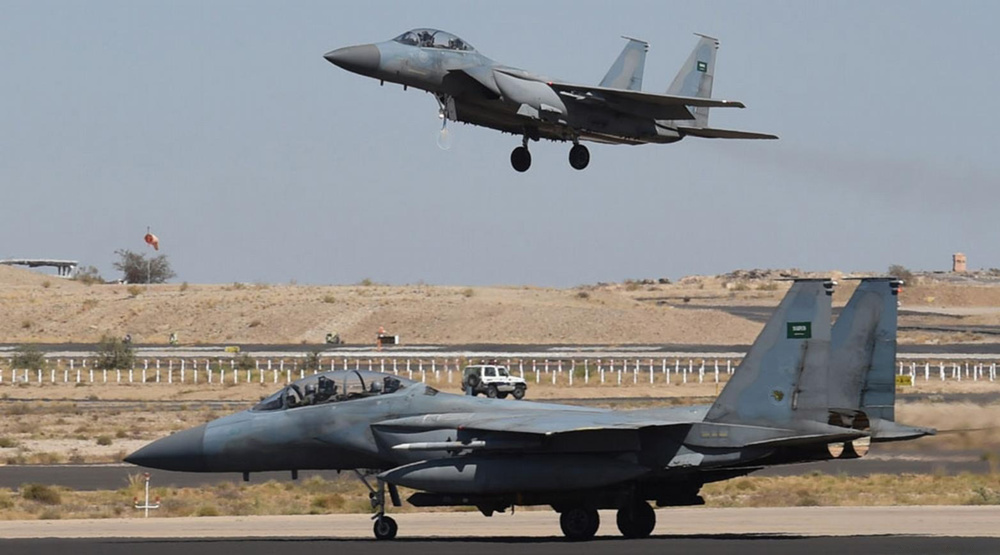 Yemen Silahlı Kuvvetleri, Suudi Arabistan hava üssündeki uçak hangarlarını, radarları ve silah depolarını hedef aldı.