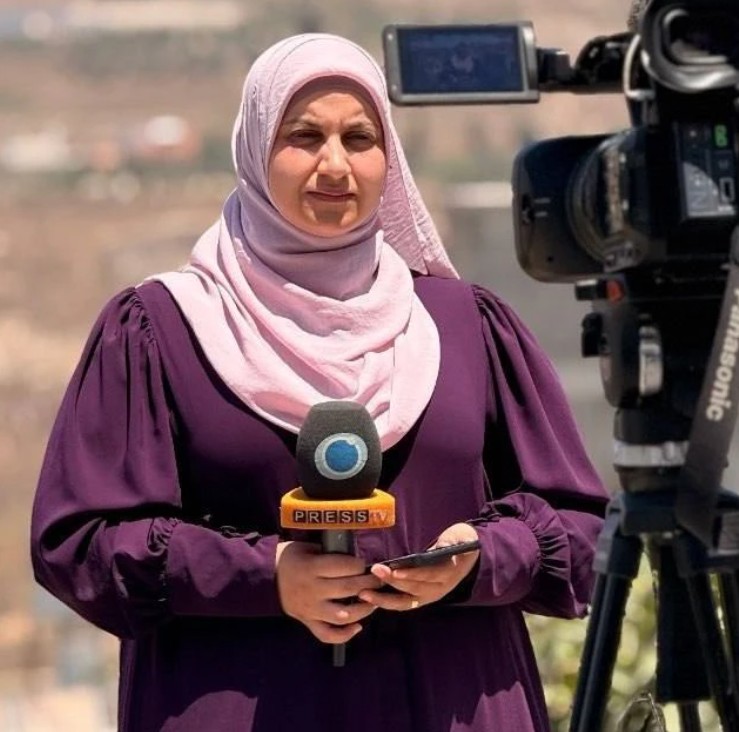 Siyonist İsrail güçleri Abu Falah'a baskın düzenledi ve gazeteciyi tutukladı