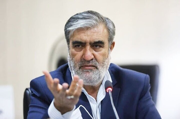 İranlı kıdemli bir milletvekili, ABD Hazine Bakanı'nın iddialarını temelsiz yalanlar olarak nitelendirdi.