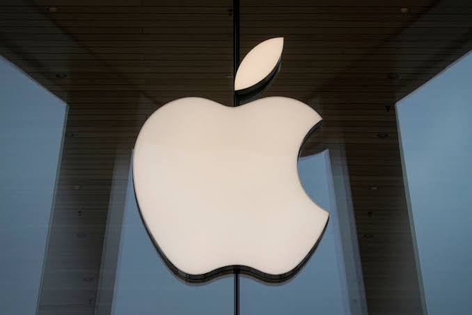 Apple, İngiltere'de uygulama takip kuralları nedeniyle 2 milyar sterlinlik bir davayla karşı karşıya.
