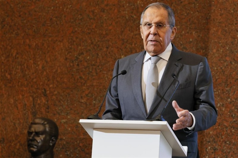 Lavrov: Rusya, Batı'nın Meydan Okumalarına Kesinlikle Uygun Karşılık Verecek