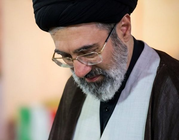 İmam Müctebe Hamaney: İran bugün ilerleme, izzet, bağımsızlık ve itibarla doludur