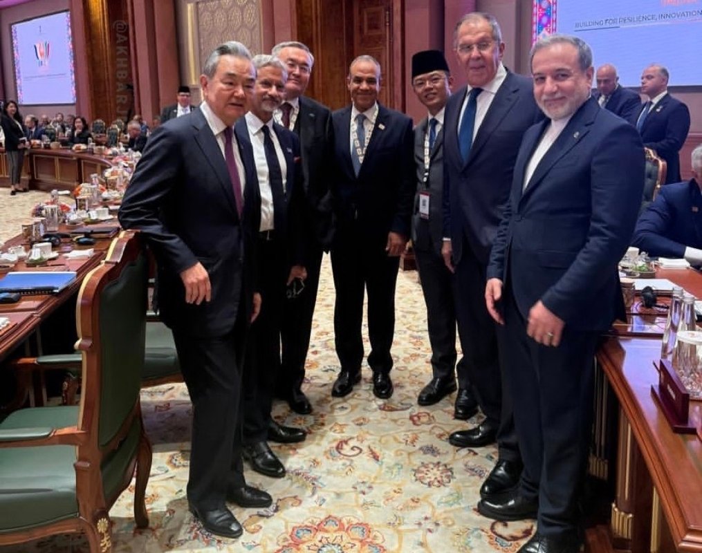 BRICS üyesi ülkelerin dışişleri bakanları toplu fotoğraf çektirdi