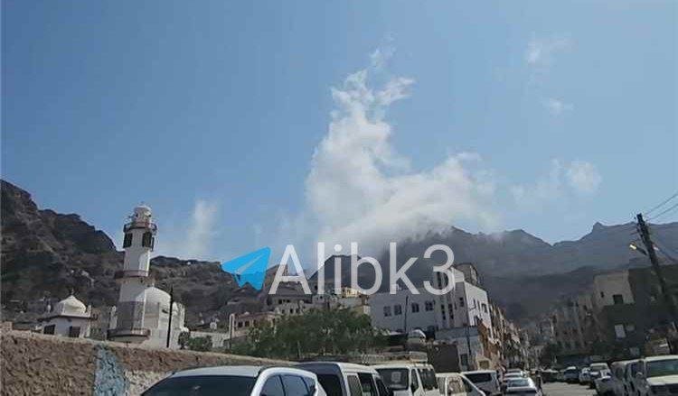 Aden’de Birleşik Arap Emirlikleri Destekli Hükümet Sarayı Yakınında Yoğun Duman Yükseldi
