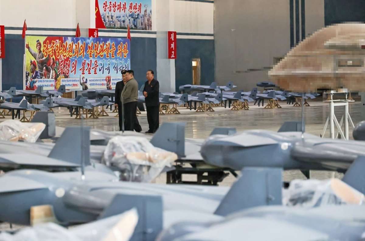 Kuzey Kore Lideri Kim Jong Un, İntihar SİHA’larının Üretim Hattını Ziyaret Etti